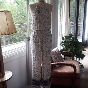 Adorable jumpsuit with back tie detail